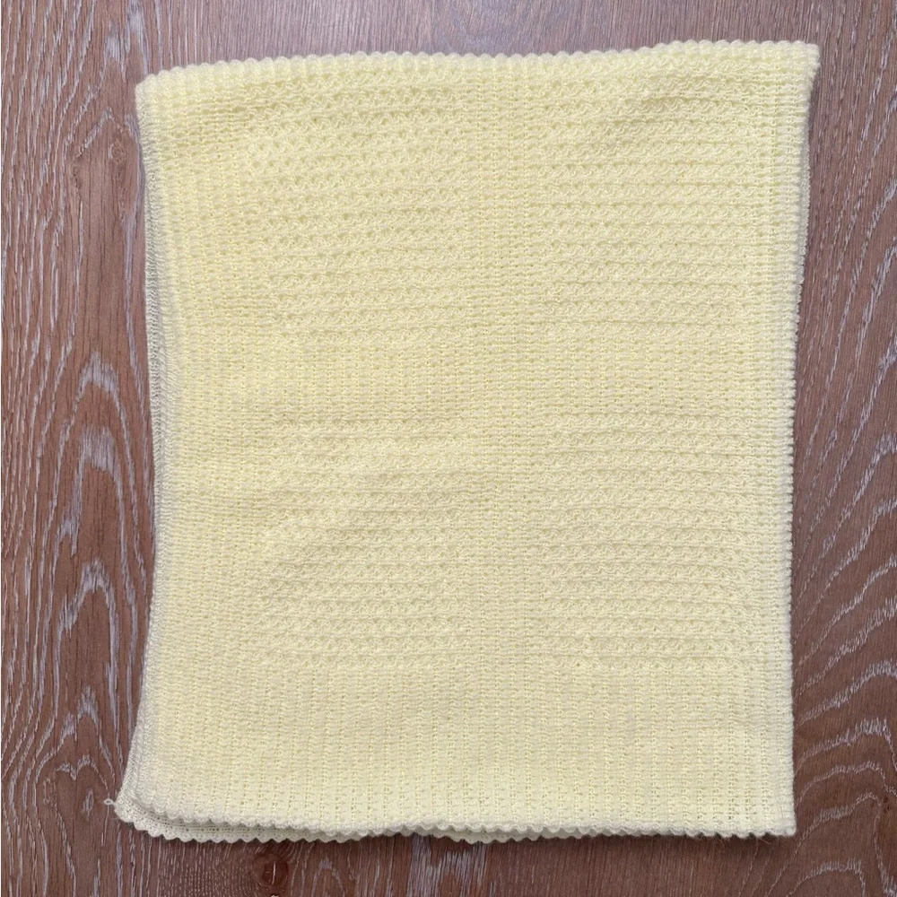 Handmade yellow soft‎ baby blanket 41”x33” made in USA Vintage baby shower gift